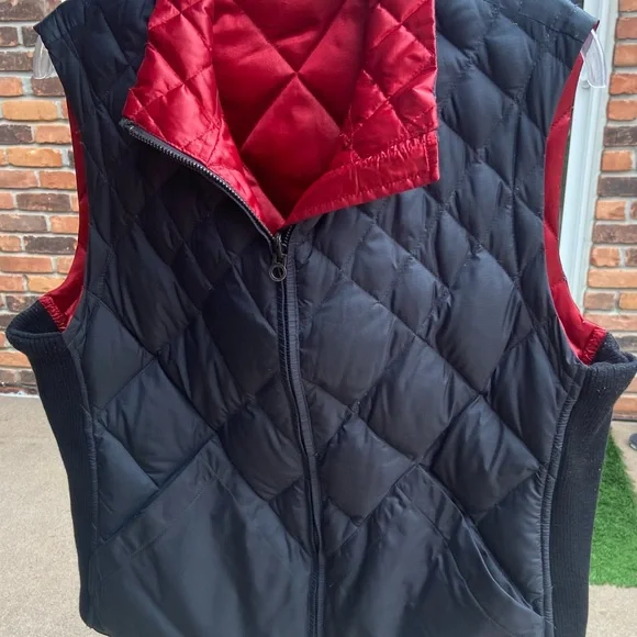 Lightweight Reversible Vest - Picture 2 of 11